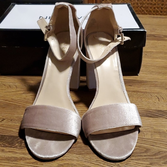 Nine West block wedding heels mauve/rose velvet - Picture 5 of 5
